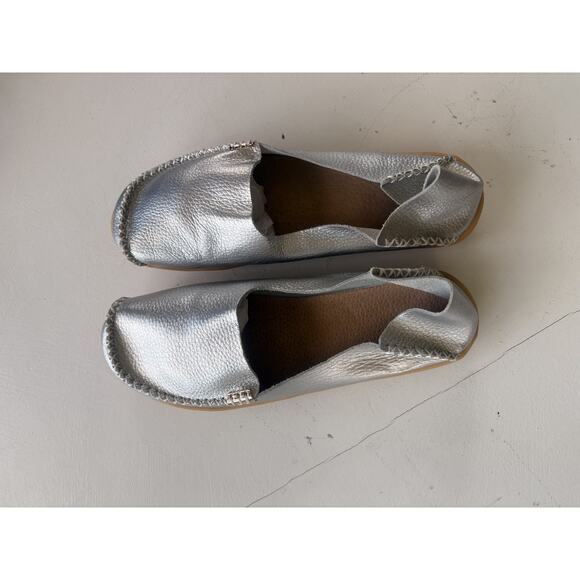 Venus Celia Women's Silver Comfort Leather Moccasins Size 11 - Picture 4 of 7